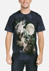 The Mountain T-Shirt Three Wolf Moon in Blue mit Model